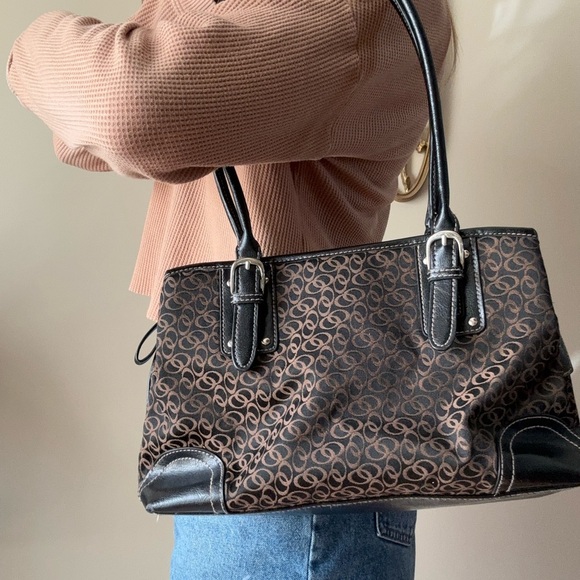 Elegant Black and Brown Handbag - Picture 3 of 9